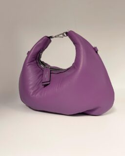 Super bag cuscinosa, pezzo unico da avere assolutamente💜

Disponibile in negozio e sul nostro shop online www.marzollacalzature.it 

#marzollashop #ss23 #bagslover