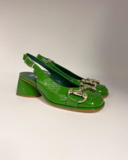 Slingback in vernice verde o beige, super glam 💚 

Disponibile in negozio e sul nostro shop online 📲

#marzollashop #ss23