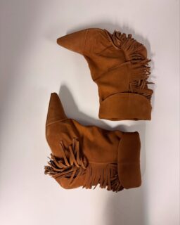 Texani & frange 🤎 

#mondayshopping #marzollashop #ss25