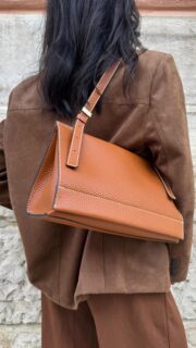 Brown lovers🤎 

Borse must have di stagione⭐️ @giannichiarini 

#marzollashop #giannichiarini #bagscollection #luxury