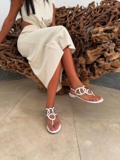 Minimal & chic. Sempre🤍 

Tutta la collezione di sandali bassi disponibile in negozio e sul nostro shop online! 

#marzollashop #sandalibassi #ss25