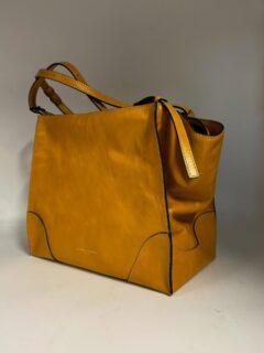 I due colori di tendenza per il prossimo autunno🍂 

Le borse da città più belle e comode che ci siano, solo @giannichiarini 

#marzollashop #fw2526